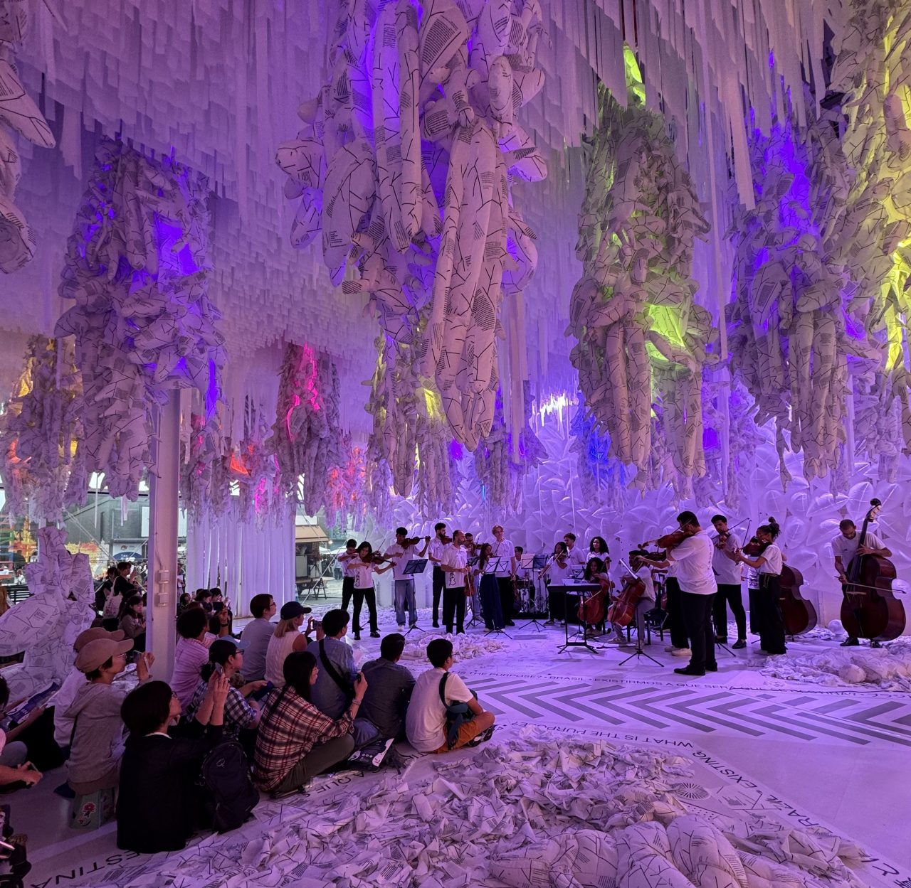 Orquestra no Pavilhão do Brasil em Osaka